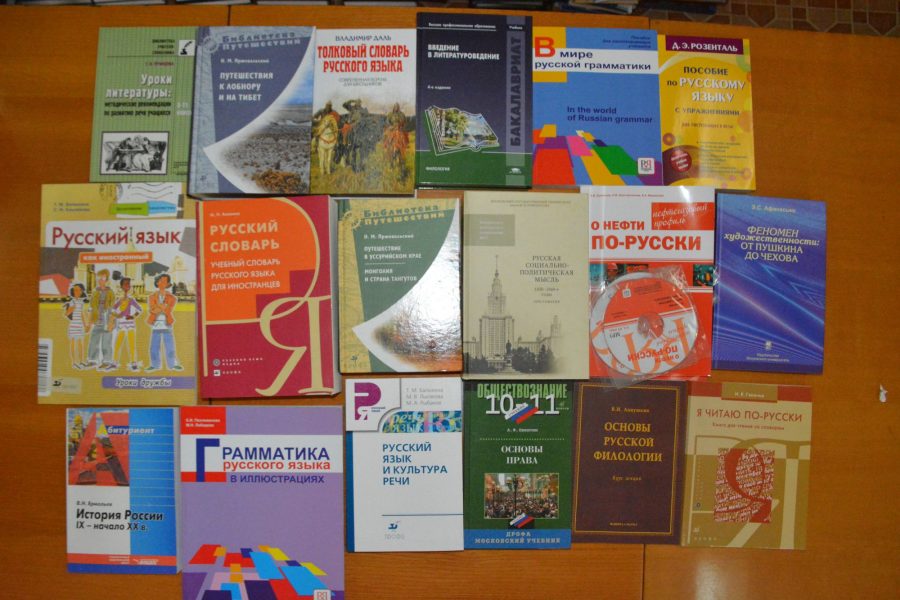 Национальная библиотека КР им. А. Осмонова получила в дар от  Представительства Россотрудничества в КР более 200 экземпляров  книг