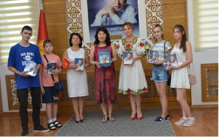 Победители всеукраинского конкурса детских рисунков  «По страницам книг Ч. Айтматова»