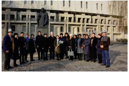 12 декабря  день смерти великого поэта А. Осмонова  и  День национальной литературы Кыргызской Республики