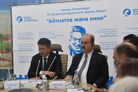 Бишкек эл аралык кино фестивалынын алкагында «Айтматов жана кино» эл аралык форуму өттү.
