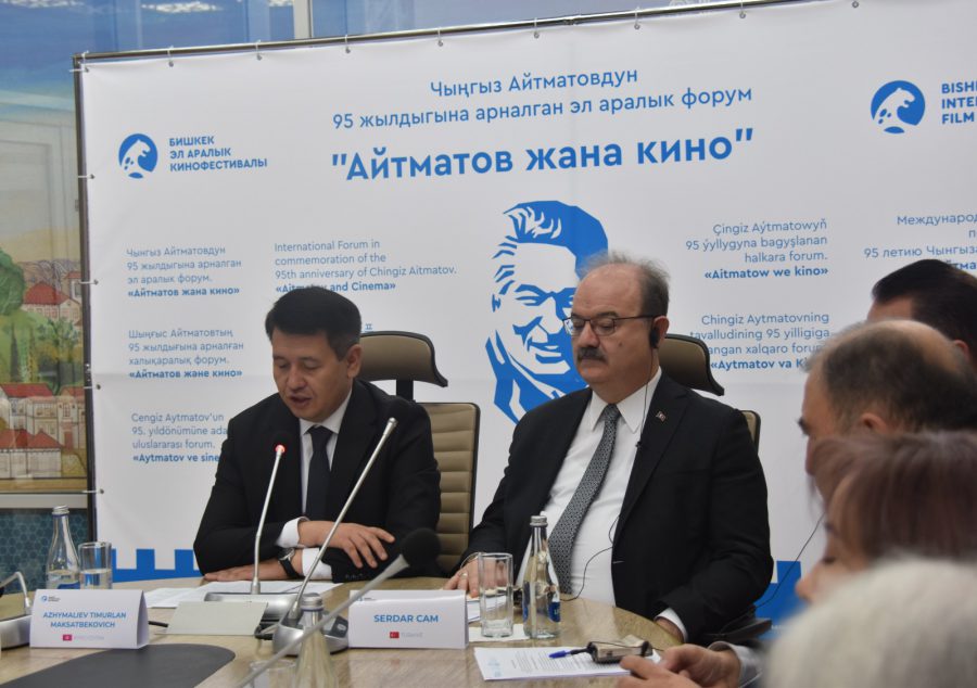 Бишкек эл аралык кино фестивалынын алкагында «Айтматов жана кино» эл аралык форуму өттү.