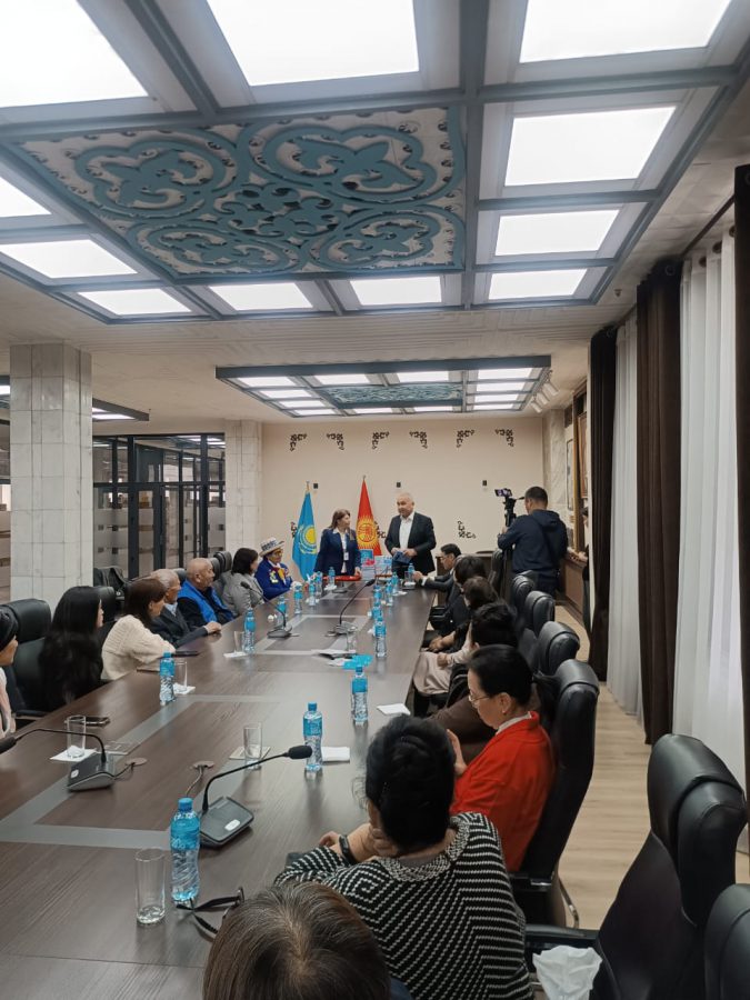 Жаңы китептин бет ачары: «Биздин асман, биздин асман, биздин үй»