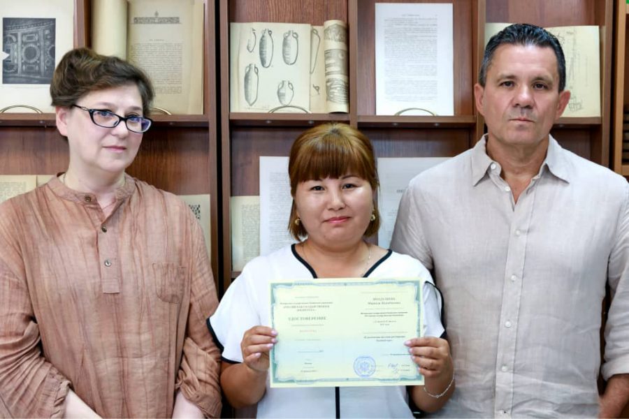 Улуттук китепканын кызматкери Россия мамлекеттик китепканасынын окуу борборунда базалык билим алып, күбөлүккө ээ болду