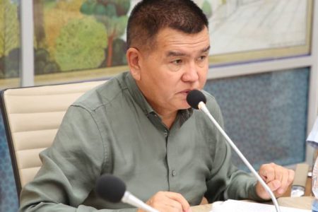 Куттумидин Базаркуловдун «Аксакал» китебинин бет ачары болуп өттү