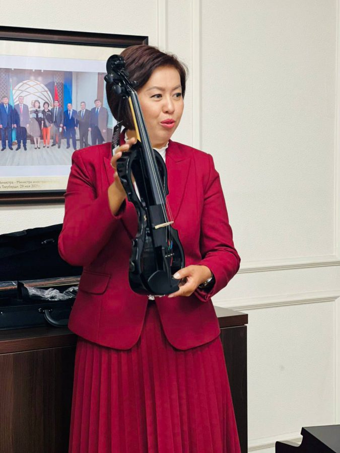 Музыкалык аспаптар Улуттук китепкана үчүн чоң салым болду