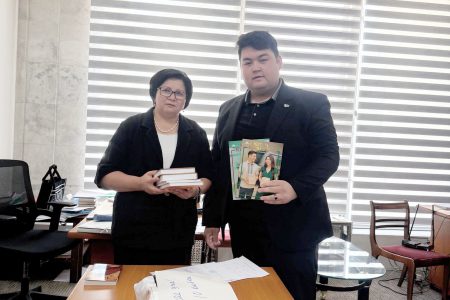 Казакстандын Улуттук китепканасынын илимий кызматкери биздин Улуттук китепканада