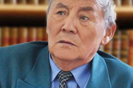 Омор Султанов: «Касиетиңден кагылайын поэзия»