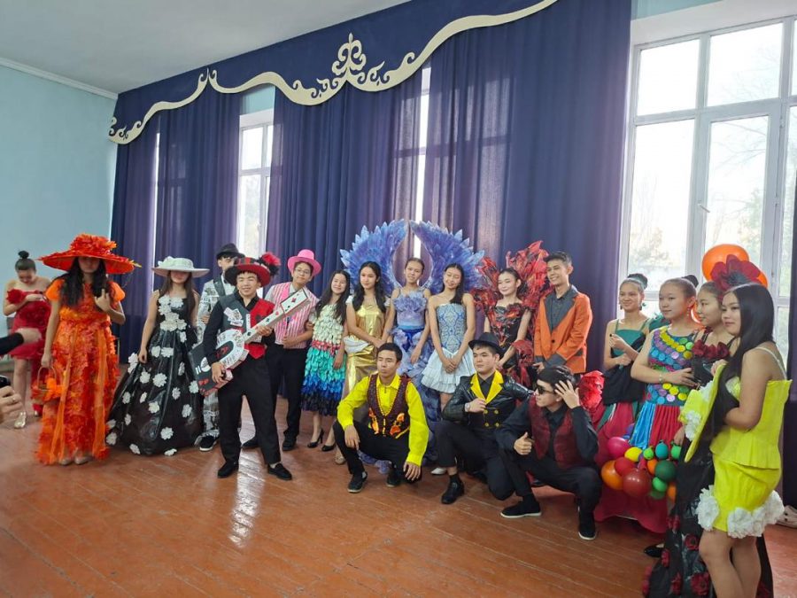 Улуттук китепкана дүлөй балдардын жатак мектебине китептерди тапшырды