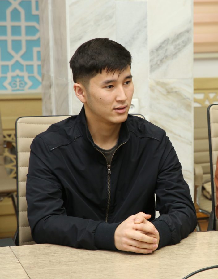 Алыкул Осмонов атындагы Улуттук китепканада жаштар лидерлеринин жолугушуусу өттү