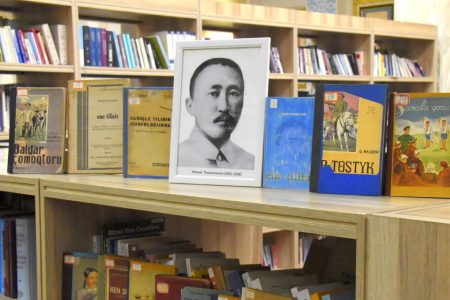 Улуттук китепканада «Кыргыз алфавитинин тарыхы» аттуу китеп көргөзмө ачылды