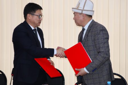 Бишкек мамлекеттик университети менен Улуттук китепкана кызматташтык меморандумуна кол койду