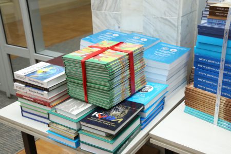 «Китеп жан дүйнөгө эшик ачат, жарык чачат»