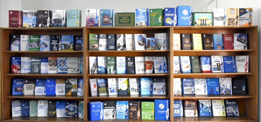 “100 жылдыкка – 100 китеп”